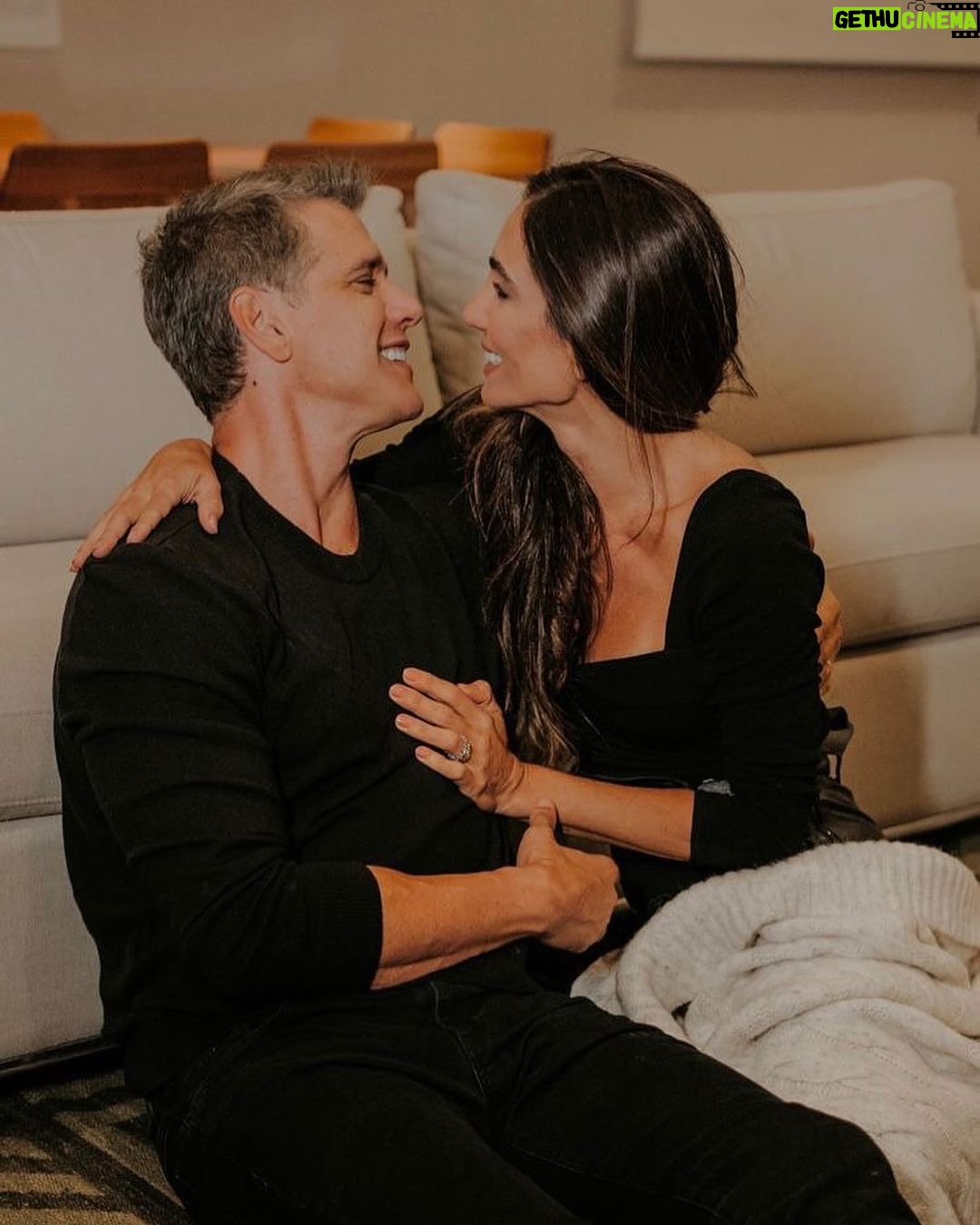 Márcio Garcia Instagram - Mais um bate volta com ela em SP… O gostoso é que a gente sempre arruma um tempinho pra curtir nosso cantinho, só nós dois… @andreasantarosagarcia