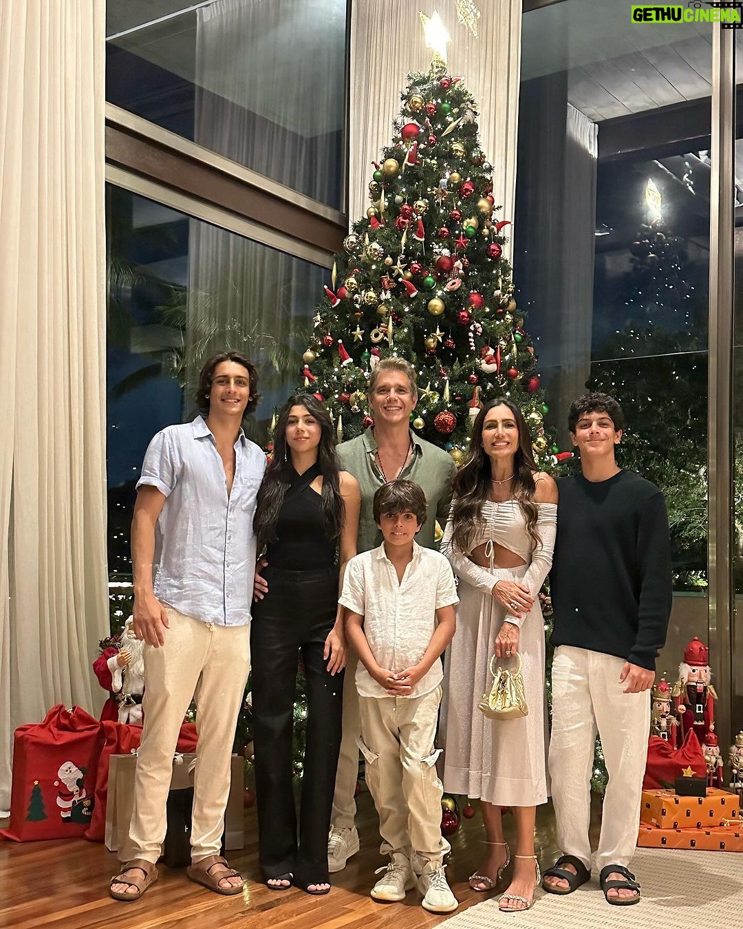 Márcio Garcia - 147.7K Likes - Que Deus, através de seu filho, Jesus abençoe você e a sua família hoje e sempre! Um Feliz Natal pra todos!!!