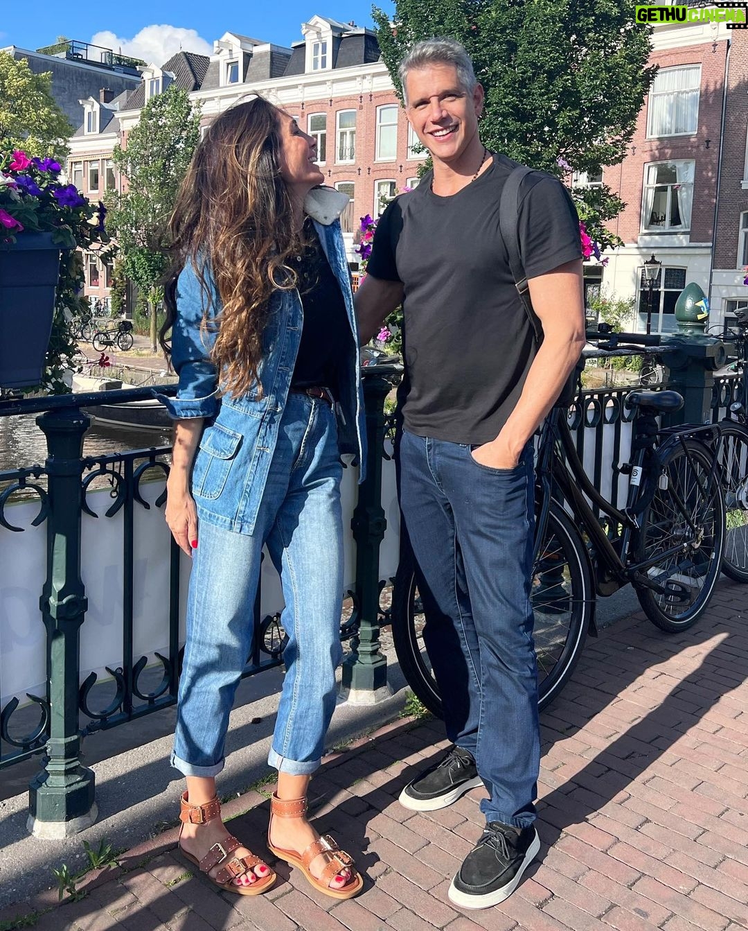 Márcio Garcia Instagram - Amsterdã 🇳🇱 - dia 1 . Momentos repletos de amor, cumplicidade e diversão! #familiagarcia Amsterdam Holanda