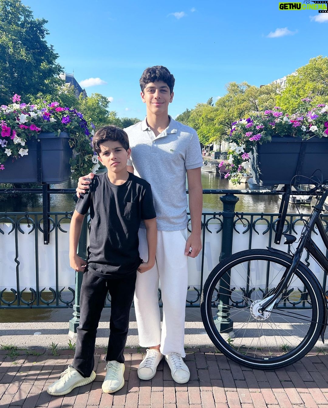 Márcio Garcia Instagram - Amsterdã 🇳🇱 - dia 1 . Momentos repletos de amor, cumplicidade e diversão! #familiagarcia Amsterdam Holanda