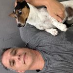 Márcio Garcia Instagram - Poxa Max, eu tava quase terminando a série de abdômen! Acho que isso acontece muito com quem treina em casa… . Você também tem um peludinho que adora “participar” das suas atividades físicas? . Me conta… . E olha a cara que ele faz depois que eu o agarro. Amo muito!’ #protejaosanimais #denunciemaustratos Joá, Rio De Janeiro, Brazil