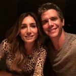 Márcio Garcia Instagram - Vinte anos de namoro não é pra qualquer um! Parabéns pra nós @andreasantarosagarcia ! . Foram dezenas de viagens, centenas de momentos e milhares de alegrias. . Mas apenas um sentimento é capaz de sustentar tanto tempo uma relação, o amor! . Claro que também houve momentos difíceis! Brigas e divergências são comuns em um relacionamento tão longo.. . O importante é saber perdoar, ceder, reconhecer erros e pedir desculpas e claro, regar o namoro diariamente. . Os relacionamentos tendem a cair na rotina e na monotonia. Temos que estar atentos… seja criativo(a) e pare pra ouvir quem esta seu lado, mesmo que vc pense já saber o que a outra pessoa vai dizer. Só o diálogo e a cumplicidade podem nutrir e corrigir qualquer problema entre um casal… . Obs; A trilha sonora é a mesma do nosso casamento! Feliz dia dos namorados! #happyvalentinesday #felizdiadosnamorados