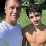 Márcio Garcia Instagram - É claro que a gente ama! É claro que a gente cuida! Afinal, quem se tornam os protagonistas das nossas vidas quando chegam ao mundo? Mas lembra-los disso é restaurador! Sempre que se lembrar diga, olhando no fundo dos seus olhos; “ Eu te amo! Obrigado! Perdão por qualquer falha.” #familia #amormaiordomundo Joá, Rio De Janeiro, Brazil