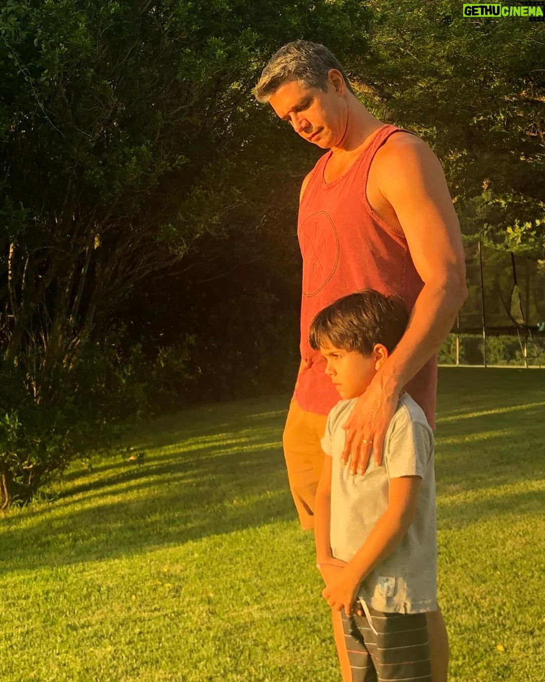 Márcio Garcia Instagram - Um tbt com atraso pra lembrar o quanto o tempo é precioso… aproveite o que realmente importa, agradeça pela sua saúde e da sua família, e por mais um por do sol, diariamente! A manutenção da gratidão te faz enxergar aonde você deve investir mais do seu tão preciso tempo. Afinal, o que temos além dele? Que Deus abençoe a você, aos seus e aos nossos🙏🏼 Joá, Rio De Janeiro, Brazil