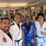 Márcio Garcia Instagram - É como digo aos meus filhos; não existe evolução sem o enfrentamento de obstáculos! A pratica do Jiu-Jitsu não nos deixa esquecer disto, jamais! Obrigado pela aula de técnica e humildade @braulioestima !! Acordei com a sensação de estar com dengue mas valeu a pena cada minuto, mesmo parecendo não ter fim… Eu e @kleberbuiuu sentimos sua falta @rogergracie… ou não… um rolo compressor por dia tá de bom tamanho 🤦🏻‍♂️ #pratiqueesporte #jiujitsu #artesuave #oss