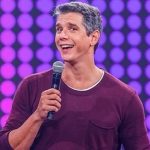 Márcio Garcia Instagram - Um #tbt pra recordar um pouco de cada programa que apresentei ao longo da minha carreira e pra saber qual você mais curtiu… Aproveito pra perguntar; o que vc acharia de um programa que tivesse um pouquinho de tudo? E se este programa puder ser visto na TV aberta, You Tube, streaming, em todas as plataformas de mídia digital e ainda ouvido no rádio? Curte a ideia? Chega de dar pistas… em breve eu conto mais do que vem por aí ainda este ano!!! Aguarde!!! #familias #diversão #jogos #brincadeiras