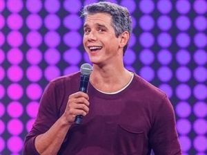 Márcio Garcia Instagram - Um #tbt pra recordar um pouco de cada programa que apresentei ao longo da minha carreira e pra saber qual você mais curtiu…

Aproveito pra perguntar; o que vc acharia de um programa que tivesse um pouquinho de tudo?

E se este programa puder ser visto na TV aberta, You Tube, streaming, em todas as plataformas de mídia digital e ainda ouvido no rádio? 

Curte a ideia? Chega de dar pistas… em breve eu conto mais do que vem por aí ainda este ano!!! Aguarde!!!

#familias #diversão #jogos #brincadeiras