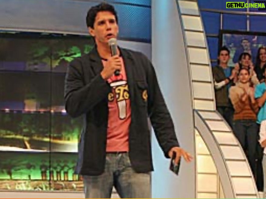 Márcio Garcia - 109.8K Likes - Um #tbt pra recordar um pouco de cada programa que apresentei ao longo da minha carreira e pra saber qual você mais curtiu…
Aproveito pra perguntar; o que vc acharia de um programa que tivesse um pouquinho de tudo?
E se este programa puder ser visto na TV aberta, You Tube, streaming, em todas as plataformas de mídia digital e ainda ouvido no rádio?
Curte a ideia? Chega de dar pistas… em breve eu conto mais do que vem por aí ainda este ano!!! Aguarde!!!
#familias #diversão #jogos #brincadeiras