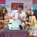 Márcio Garcia Instagram - Um #tbt pra recordar um pouco de cada programa que apresentei ao longo da minha carreira e pra saber qual você mais curtiu… Aproveito pra perguntar; o que vc acharia de um programa que tivesse um pouquinho de tudo? E se este programa puder ser visto na TV aberta, You Tube, streaming, em todas as plataformas de mídia digital e ainda ouvido no rádio? Curte a ideia? Chega de dar pistas… em breve eu conto mais do que vem por aí ainda este ano!!! Aguarde!!! #familias #diversão #jogos #brincadeiras