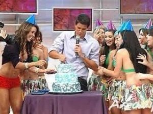 Márcio Garcia Instagram - Um #tbt pra recordar um pouco de cada programa que apresentei ao longo da minha carreira e pra saber qual você mais curtiu…

Aproveito pra perguntar; o que vc acharia de um programa que tivesse um pouquinho de tudo?

E se este programa puder ser visto na TV aberta, You Tube, streaming, em todas as plataformas de mídia digital e ainda ouvido no rádio? 

Curte a ideia? Chega de dar pistas… em breve eu conto mais do que vem por aí ainda este ano!!! Aguarde!!!

#familias #diversão #jogos #brincadeiras