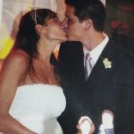 Márcio Garcia Instagram - Um tbt melhor, impossível!! Hoje, dia 22/2/2024 completamos 21 anos de casados! Agradeço muito a Deus por ter feito nossos caminhos se cruzarem… O que seria de nós se você não tivesse ido pra Angra naquele feriado? Ou se eu tivesse ficado no Rio? Será que nos conheceríamos em algum outro lugar?? Essa resposta não teremos, mas o que temos, todos os dias, é a nossa vida juntos, nossa cumplicidade, nossos filhos, nossas lembranças, nossa família, unida! Obrigado por ser minha namorada, parceira, esposa, amiga, confidente, nutricionista, amante e uma mãe pra lá de presente. Já tivemos nossas brigas e desentendimentos, claro, mas sempre soubemos atravessar a arrebentação e encontrar um mar calmo e amistoso… Que Deus nos permita mais alguns anos de calmaria, juntos e apaixonados, como somos desde quando resolvemos tornar nossas vidas, uma só! Te amo @andreasantarosagarcia #felizaniversariodecasamento #happyanniversary Joá, Rio De Janeiro, Brazil