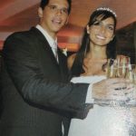 Márcio Garcia Instagram - Um tbt melhor, impossível!! Hoje, dia 22/2/2024 completamos 21 anos de casados! Agradeço muito a Deus por ter feito nossos caminhos se cruzarem… O que seria de nós se você não tivesse ido pra Angra naquele feriado? Ou se eu tivesse ficado no Rio? Será que nos conheceríamos em algum outro lugar?? Essa resposta não teremos, mas o que temos, todos os dias, é a nossa vida juntos, nossa cumplicidade, nossos filhos, nossas lembranças, nossa família, unida! Obrigado por ser minha namorada, parceira, esposa, amiga, confidente, nutricionista, amante e uma mãe pra lá de presente. Já tivemos nossas brigas e desentendimentos, claro, mas sempre soubemos atravessar a arrebentação e encontrar um mar calmo e amistoso… Que Deus nos permita mais alguns anos de calmaria, juntos e apaixonados, como somos desde quando resolvemos tornar nossas vidas, uma só! Te amo @andreasantarosagarcia #felizaniversariodecasamento #happyanniversary Joá, Rio De Janeiro, Brazil