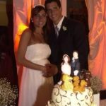 Márcio Garcia Instagram - Um tbt melhor, impossível!! Hoje, dia 22/2/2024 completamos 21 anos de casados! Agradeço muito a Deus por ter feito nossos caminhos se cruzarem… O que seria de nós se você não tivesse ido pra Angra naquele feriado? Ou se eu tivesse ficado no Rio? Será que nos conheceríamos em algum outro lugar?? Essa resposta não teremos, mas o que temos, todos os dias, é a nossa vida juntos, nossa cumplicidade, nossos filhos, nossas lembranças, nossa família, unida! Obrigado por ser minha namorada, parceira, esposa, amiga, confidente, nutricionista, amante e uma mãe pra lá de presente. Já tivemos nossas brigas e desentendimentos, claro, mas sempre soubemos atravessar a arrebentação e encontrar um mar calmo e amistoso… Que Deus nos permita mais alguns anos de calmaria, juntos e apaixonados, como somos desde quando resolvemos tornar nossas vidas, uma só! Te amo @andreasantarosagarcia #felizaniversariodecasamento #happyanniversary Joá, Rio De Janeiro, Brazil