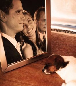 Márcio Garcia Instagram - Um tbt melhor, impossível!! Hoje, dia 22/2/2024 completamos 21 anos de casados! Agradeço muito a Deus por ter feito nossos caminhos se cruzarem… O que seria de nós se você não tivesse ido pra Angra naquele feriado? Ou se eu tivesse ficado no Rio? Será que nos conheceríamos em algum outro lugar?? Essa resposta não teremos, mas o que temos, todos os dias, é a nossa vida juntos, nossa cumplicidade, nossos filhos, nossas lembranças, nossa família, unida! Obrigado por ser minha namorada, parceira, esposa, amiga, confidente, nutricionista, amante e uma mãe pra lá de presente. Já tivemos nossas brigas e desentendimentos, claro, mas sempre soubemos atravessar a arrebentação e encontrar um mar calmo e amistoso… Que Deus nos permita mais alguns anos de calmaria, juntos e apaixonados, como somos desde quando resolvemos tornar nossas vidas, uma só! Te amo @andreasantarosagarcia #felizaniversariodecasamento #happyanniversary Joá, Rio De Janeiro, Brazil