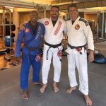 Márcio Garcia Instagram - É como digo aos meus filhos; não existe evolução sem o enfrentamento de obstáculos! A pratica do Jiu-Jitsu não nos deixa esquecer disto, jamais! Obrigado pela aula de técnica e humildade @braulioestima !! Acordei com a sensação de estar com dengue mas valeu a pena cada minuto, mesmo parecendo não ter fim… Eu e @kleberbuiuu sentimos sua falta @rogergracie… ou não… um rolo compressor por dia tá de bom tamanho 🤦🏻‍♂️ #pratiqueesporte #jiujitsu #artesuave #oss