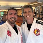 Márcio Garcia Instagram - É como digo aos meus filhos; não existe evolução sem o enfrentamento de obstáculos! A pratica do Jiu-Jitsu não nos deixa esquecer disto, jamais! Obrigado pela aula de técnica e humildade @braulioestima !! Acordei com a sensação de estar com dengue mas valeu a pena cada minuto, mesmo parecendo não ter fim… Eu e @kleberbuiuu sentimos sua falta @rogergracie… ou não… um rolo compressor por dia tá de bom tamanho 🤦🏻‍♂️ #pratiqueesporte #jiujitsu #artesuave #oss