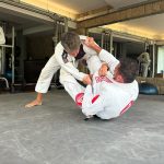 Márcio Garcia Instagram - É como digo aos meus filhos; não existe evolução sem o enfrentamento de obstáculos! A pratica do Jiu-Jitsu não nos deixa esquecer disto, jamais! Obrigado pela aula de técnica e humildade @braulioestima !! Acordei com a sensação de estar com dengue mas valeu a pena cada minuto, mesmo parecendo não ter fim… Eu e @kleberbuiuu sentimos sua falta @rogergracie… ou não… um rolo compressor por dia tá de bom tamanho 🤦🏻‍♂️ #pratiqueesporte #jiujitsu #artesuave #oss