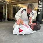 Márcio Garcia Instagram - É como digo aos meus filhos; não existe evolução sem o enfrentamento de obstáculos! A pratica do Jiu-Jitsu não nos deixa esquecer disto, jamais! Obrigado pela aula de técnica e humildade @braulioestima !! Acordei com a sensação de estar com dengue mas valeu a pena cada minuto, mesmo parecendo não ter fim… Eu e @kleberbuiuu sentimos sua falta @rogergracie… ou não… um rolo compressor por dia tá de bom tamanho 🤦🏻‍♂️ #pratiqueesporte #jiujitsu #artesuave #oss