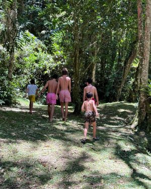 Márcio Garcia Instagram - Andei um pouco sumido por aqui fazendo uma detox digital no nosso refúgio na serra. E assim foi o nosso carnaval… mas teve sol…

Aproveitamos pra nos conectarmos com os caçulas, com seus amigos e pra incrementarmos ainda mais nosso álbum de memórias.

Será que mais alguém aproveitou o feriado pra recarregar a energia se conectando, de alguma forma, sem o celular? Me conta…