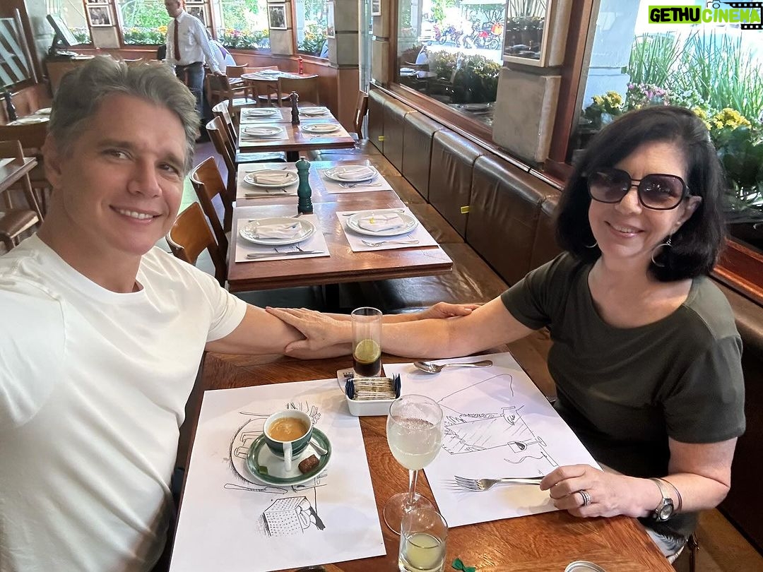 Márcio Garcia - 129.5K Likes - Mais um almoço com a minha mãezinha que eu tanto amo! E você? Consegue um tempinho de qualidade pra dar a atenção que a sua mãe e o seu pai merecem?
O meu pai já foi descansar. Mais um motivo pra não perder nenhuma oportunidade de curtir a Dona @elianagarciakobylko o máximo que posso.
Não adie os encontros, as conversas, e o tempo que você pode ter hoje com quem você mais ama. Viva o presente! Diga; eu te amo, todos os dias! Não sabemos quando pode ser a última chance…
#familia #amormaiordomundo #amor #tamanhofamilia
