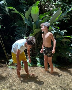 Márcio Garcia Instagram - Andei um pouco sumido por aqui fazendo uma detox digital no nosso refúgio na serra. E assim foi o nosso carnaval… mas teve sol…

Aproveitamos pra nos conectarmos com os caçulas, com seus amigos e pra incrementarmos ainda mais nosso álbum de memórias.

Será que mais alguém aproveitou o feriado pra recarregar a energia se conectando, de alguma forma, sem o celular? Me conta…