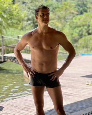 Márcio Garcia Instagram - Andei um pouco sumido por aqui fazendo uma detox digital no nosso refúgio na serra. E assim foi o nosso carnaval… mas teve sol…

Aproveitamos pra nos conectarmos com os caçulas, com seus amigos e pra incrementarmos ainda mais nosso álbum de memórias.

Será que mais alguém aproveitou o feriado pra recarregar a energia se conectando, de alguma forma, sem o celular? Me conta…