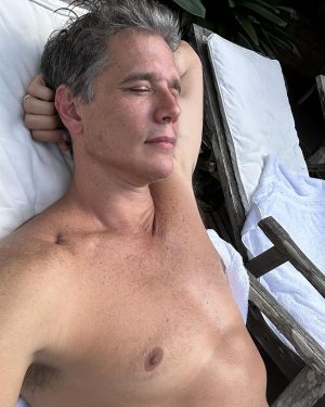 Márcio Garcia Instagram - Andei um pouco sumido por aqui fazendo uma detox digital no nosso refúgio na serra. E assim foi o nosso carnaval… mas teve sol…

Aproveitamos pra nos conectarmos com os caçulas, com seus amigos e pra incrementarmos ainda mais nosso álbum de memórias.

Será que mais alguém aproveitou o feriado pra recarregar a energia se conectando, de alguma forma, sem o celular? Me conta…