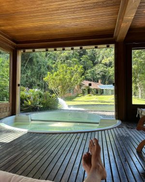 Márcio Garcia Instagram - Andei um pouco sumido por aqui fazendo uma detox digital no nosso refúgio na serra. E assim foi o nosso carnaval… mas teve sol…

Aproveitamos pra nos conectarmos com os caçulas, com seus amigos e pra incrementarmos ainda mais nosso álbum de memórias.

Será que mais alguém aproveitou o feriado pra recarregar a energia se conectando, de alguma forma, sem o celular? Me conta…