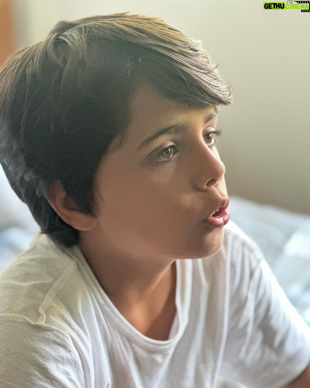 Márcio Garcia Instagram - Uma sequência do meu caçula João pra deixar o papai coruja ainda mais apaixonado… Ele é o nosso quarto filho! Veio enquanto a Andrea usava um DIU! Não estava programado. Foi um susto pra todos nós… Mudamos toda a logística da família... um corre corre… Ai eu lhe pergunto; como explicar a vontade de Deus? A resposta vem com outra pergunta; o que seria da nossa vida sem você, João?.. #familia #filhos #amormaiordomundo Joá, Rio De Janeiro, Brazil