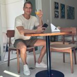 Márcio Garcia Instagram - Fazendo um bate e volta em SP depois das férias. Aproveitei pra dar um confere no AP do @pedrosrgarcia …e acreditem; Tá tudo impecável! Também, com o serviço de arrumação e café da manhã self service tudo fica mais fácil, né filho? Foco nos estudos!!! Obrigado @go850volimpia pelo carinho e pelo cuidado com o nosso bem mais precioso! #familia #filhos #amormaiordomundo São Paulo, Brazil