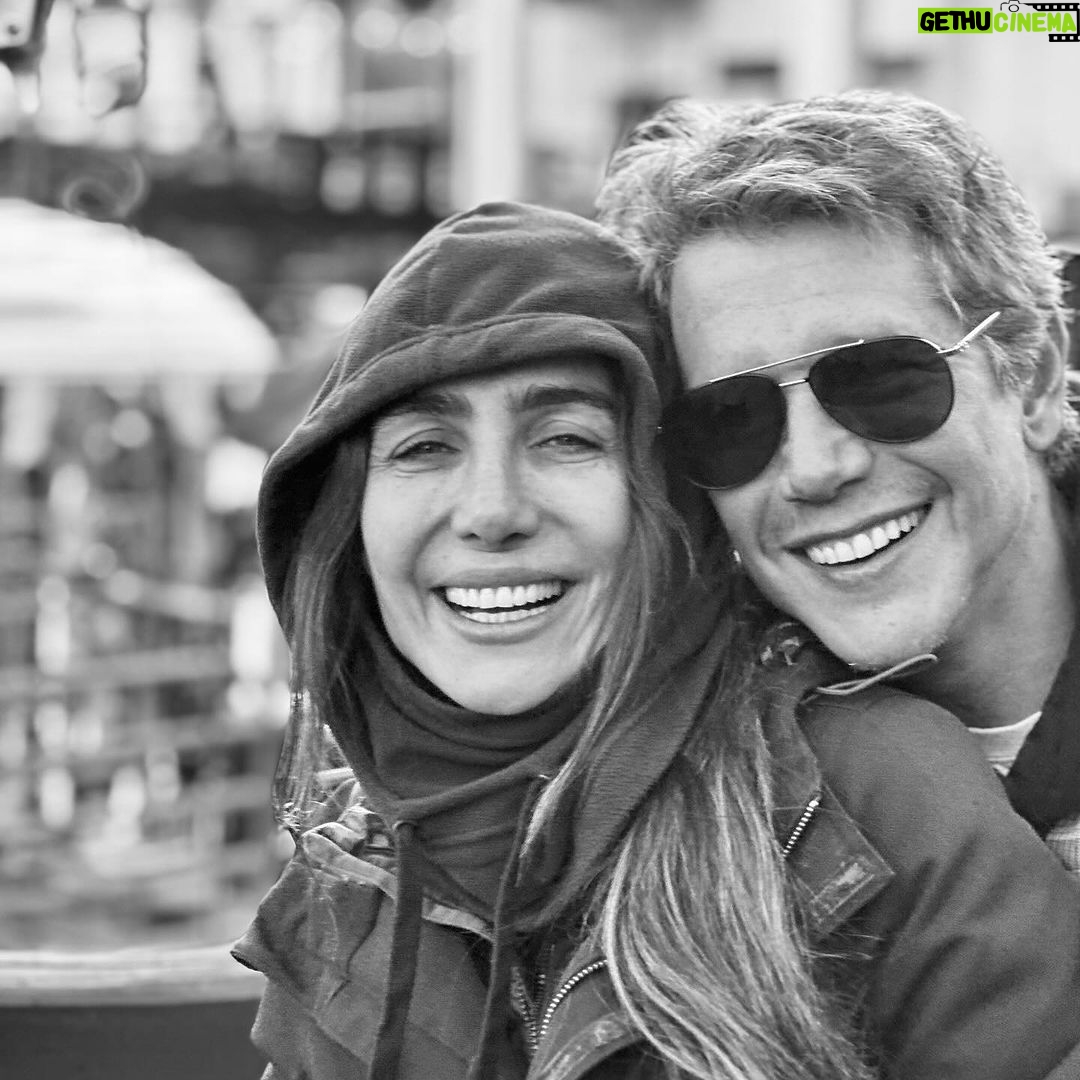 Márcio Garcia Instagram - Mais uma viagem de férias junto de você e dos nossos frutos que estão amadurecendo mais e mais a cada dia! Graças a Deus, com saúde e responsabilidade. Os filhos crescem rápido e a cada dia estão mais perto de seguirem seus próprios caminhos, daí a importância em regar cada vez mais o nosso relacionamento. Se tudo certo, em breve seremos só nós dois… de novo... Sigamos em frente cientes da nossa missão como pais e também como casal! Que Deus nos ilumine, nos proteja e nos abençoe a todos, hoje e sempre! Amém 🙏🏼 Aspen/Snowmass- Colorado, USA