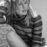 Mädchen Amick Instagram - Happy weekend y’all 🖤🤍 Hope you’re feelin as frisky as I am 😘 📸: @tonyduranphotos
