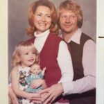 Mädchen Amick Instagram - Flash’n it back baby ps, why is my dolly so creepy?!