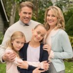 Mädchen Amick Instagram - Another #Riverdale “6 years ago today” share… the photo shoot @lochlynmunro & I did for family photos around the #Cooper house set dec. What cutie-patooties playing young #Betty & #Polly 😍