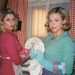 Mädchen Amick Instagram - When you’re still doing the #thanksgiving dishes 📸: @lilireinhart #coopergirls #1950s Riverdale