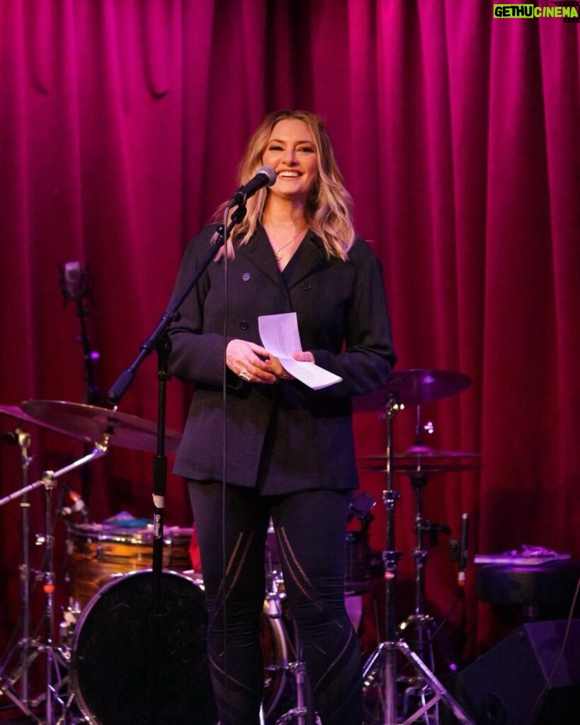 Mädchen Amick Instagram - What an incredible night last night! We kicked off #mentalhealthawarenessweek with a powerful intimate setting at @thehotelcafe. We all shared our hearts and souls with one another (on and off stage) in a safe and welcoming place 💚 Thank you to all the performers for donating your time and love supporting us at @dontmindme — and an incredible thank you to our audience and online donors — we raised over 9k last night!! We are absolutely floating on a grateful cloud today!!!