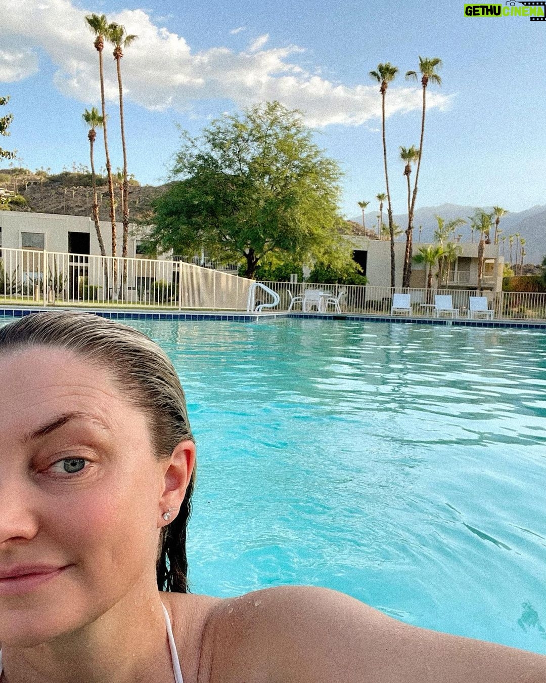 Mädchen Amick Instagram - Hiatus mode ignite 😎🌴⛱ Have a fabulous holiday weekend ya’ll!