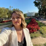 Mädchen Amick Instagram - At a very difficult time in the world, I am grateful to have been invited to the @whitehouse for a wonderful #mentalhealthroundtable discussion yesterday with @neeratanden & @stevebenjaminsc whom expressed our President @joebiden’s focus on the importance of our country’s mental health. Excited to continue the discussion on how to make meaningful improvements to #mentalhealthcare in America 💚 …and thx for the wonderful evening @ericswalwell 🙏🏼