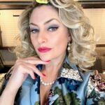 Mädchen Amick Instagram - Sooooo what do you think #AliceCooper is up to in the 1950’s? …I’ll wait… 😘