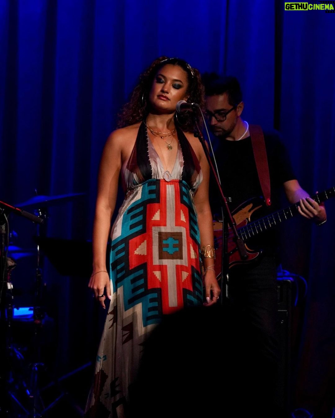 Mädchen Amick Instagram - What an incredible night last night! We kicked off #mentalhealthawarenessweek with a powerful intimate setting at @thehotelcafe. We all shared our hearts and souls with one another (on and off stage) in a safe and welcoming place 💚 Thank you to all the performers for donating your time and love supporting us at @dontmindme — and an incredible thank you to our audience and online donors — we raised over 9k last night!! We are absolutely floating on a grateful cloud today!!!