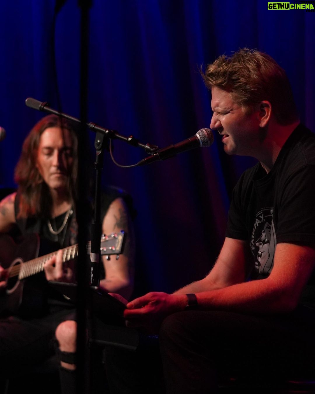 Mädchen Amick Instagram - What an incredible night last night! We kicked off #mentalhealthawarenessweek with a powerful intimate setting at @thehotelcafe. We all shared our hearts and souls with one another (on and off stage) in a safe and welcoming place 💚 Thank you to all the performers for donating your time and love supporting us at @dontmindme — and an incredible thank you to our audience and online donors — we raised over 9k last night!! We are absolutely floating on a grateful cloud today!!!