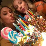 Mädchen Amick Instagram - You lit up my life when you came into it 6 yrs ago (omg where has the time gone?!) - HAPPY BIRTHDAY lil nugget @lilireinhart - thank you for literally keeping me alive on set, loving me unconditionally and bringing inappropriate laughter always. Love you bug 💘