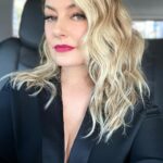 Mädchen Amick Instagram - Thx for having us #PaleyFest 🙏🏼 …also, I’m totes with you #choni fans! 🏳️‍🌈🙌🏼💋 @paleycenter @gomezgraciaofficial @maisonpriveepr_la @louisemooninc @andremakeup @gimletschneider @davidpreciousgems #vancleefarpels #betseyjohnson