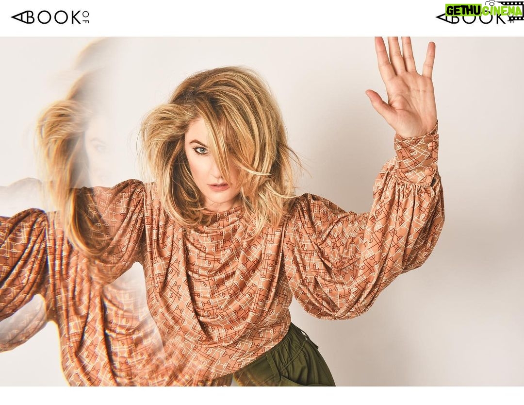 Mädchen Amick Instagram - Warning: If your vision is blurry while looking at these… don’t worry, it’s just me 😵💫 @abookof ME Photo + Interview @graphicsmetropolis Fashion Styling @angeltstyle Make-up Artist @harperartist Hairstylist @marleythebarber Photo Asst @miostudios Special Thanks @gimletschneider #ABookOf #MadchenAmick