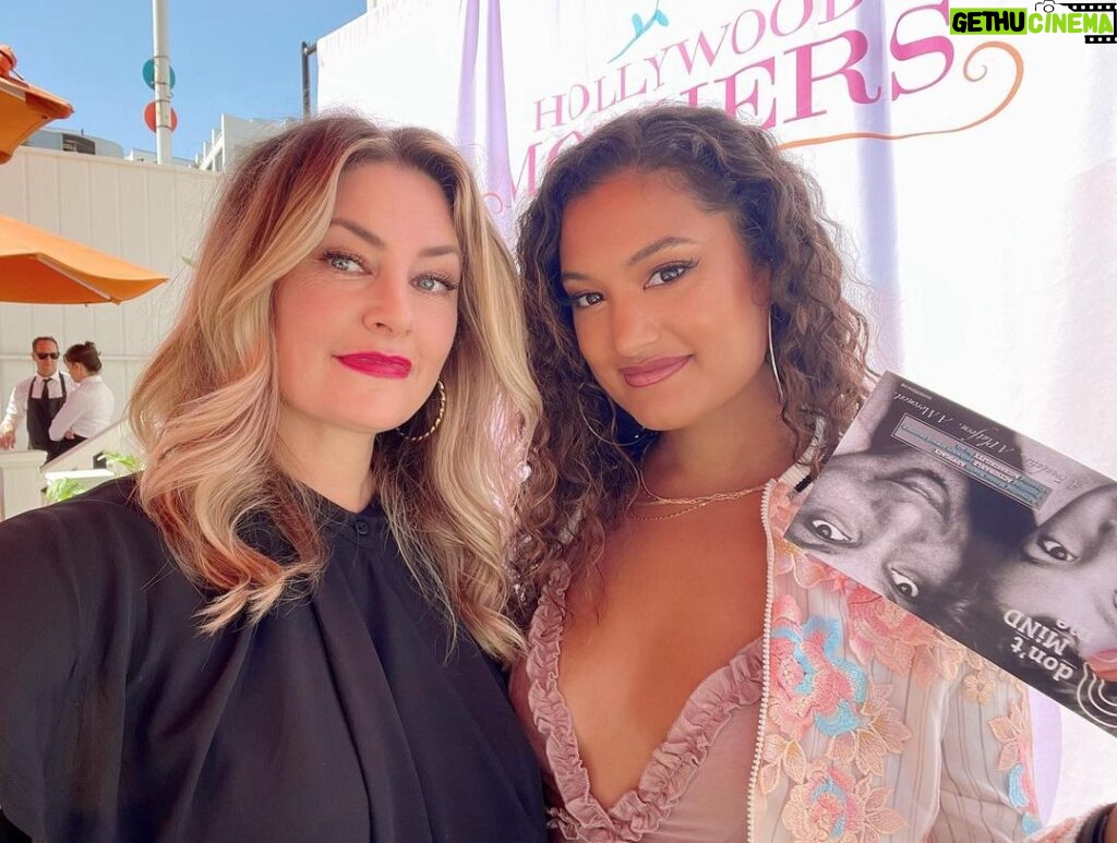 Mädchen Amick Instagram - THNK U for this honor and allowing me to spread awareness about the work we’re doing at our non-profit @dontmindme 🙏🏼 Such a beautifully powerful day yesterday where 10 “mother figures” who are doing incredible things in the world were honored by @thecreativecoalition at the #hollywoodmothersday event 🌹 …and this was the moment my crush began on @francesfisher 😍🥵 what a powerhouse & legend