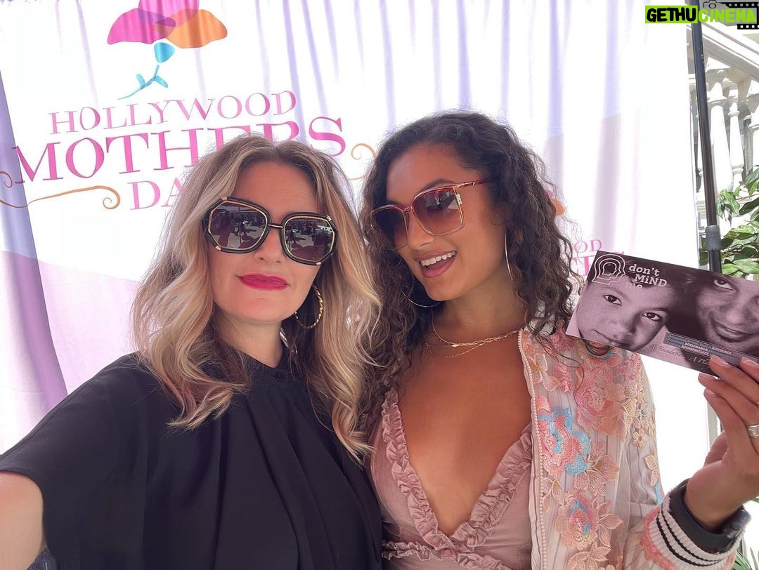 Mädchen Amick Instagram - THNK U for this honor and allowing me to spread awareness about the work we’re doing at our non-profit @dontmindme 🙏🏼 Such a beautifully powerful day yesterday where 10 “mother figures” who are doing incredible things in the world were honored by @thecreativecoalition at the #hollywoodmothersday event 🌹 …and this was the moment my crush began on @francesfisher 😍🥵 what a powerhouse & legend