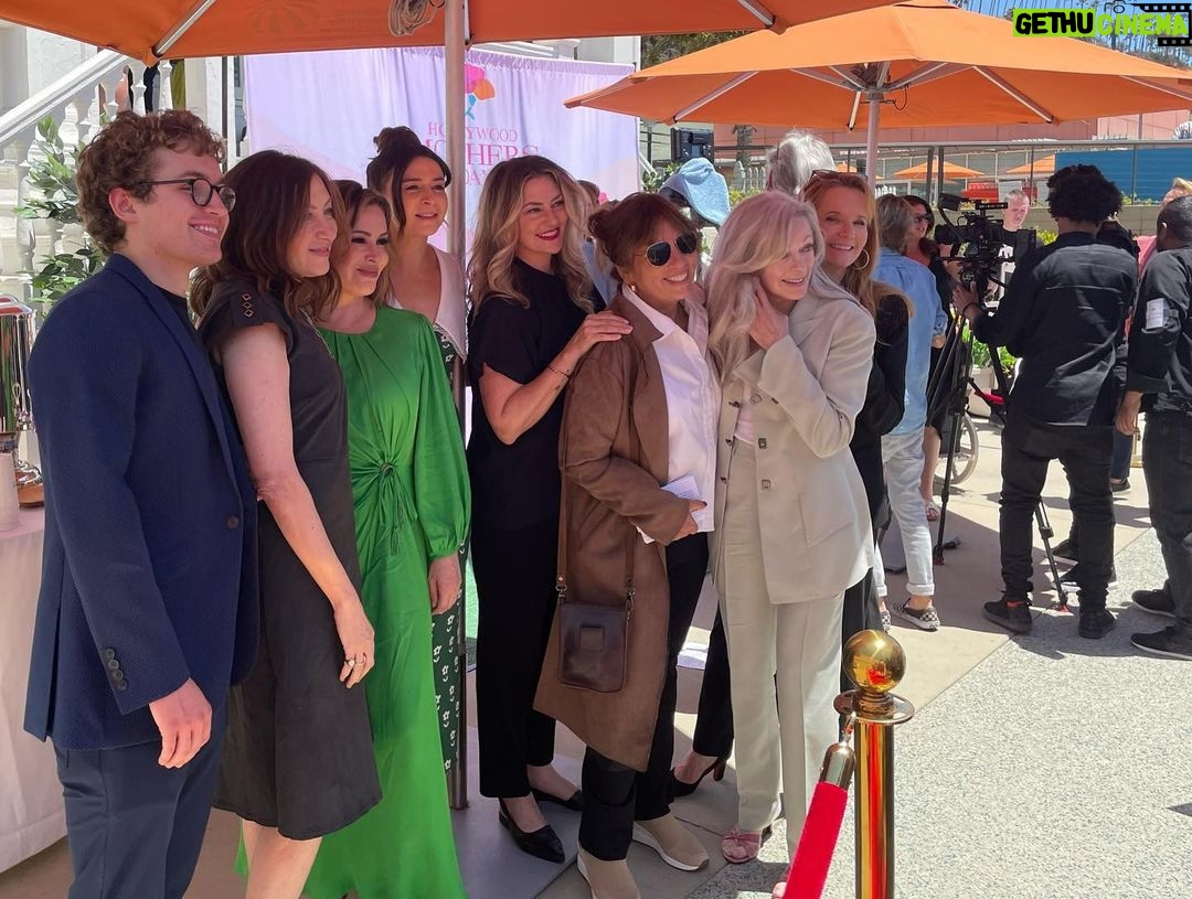 Mädchen Amick Instagram - THNK U for this honor and allowing me to spread awareness about the work we’re doing at our non-profit @dontmindme 🙏🏼 Such a beautifully powerful day yesterday where 10 “mother figures” who are doing incredible things in the world were honored by @thecreativecoalition at the #hollywoodmothersday event 🌹 …and this was the moment my crush began on @francesfisher 😍🥵 what a powerhouse & legend