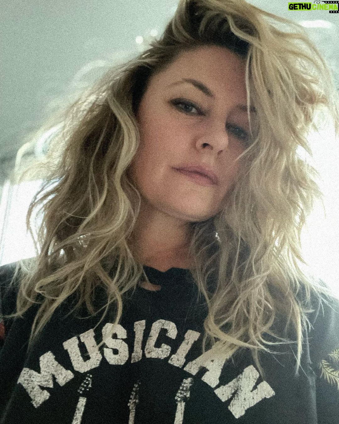 Mädchen Amick Instagram - 1. coachella 2. stagecoach -or- 3. just a monday