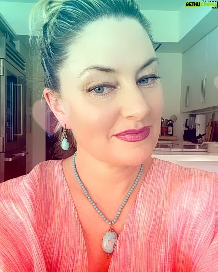Mädchen Amick Instagram - #happyvalentinesday ❤️ i hope that you’re surrounded by love today