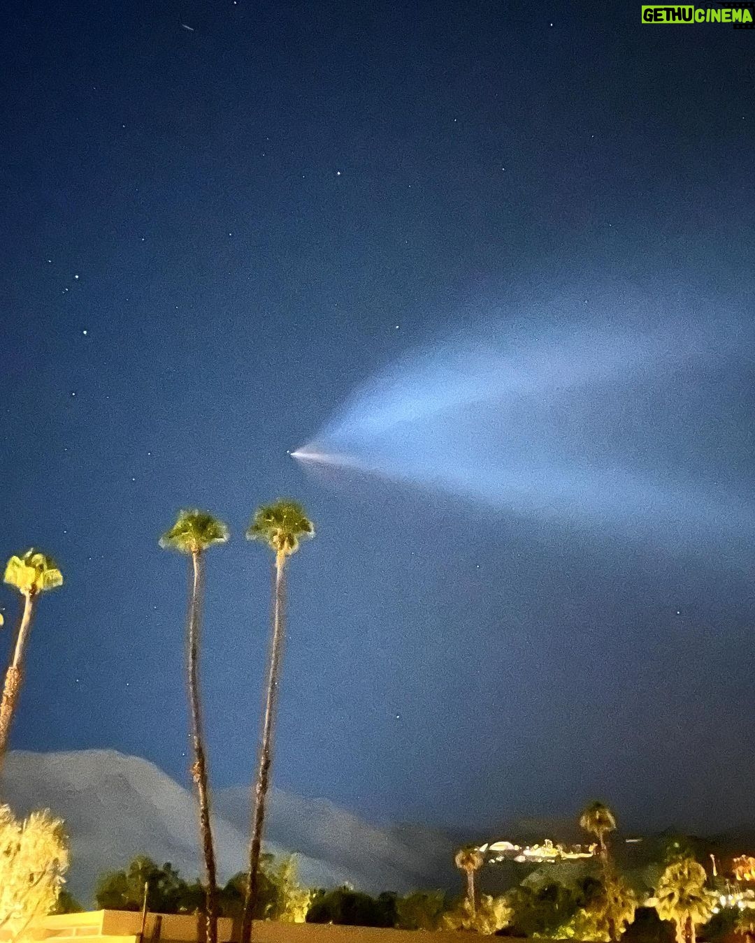 Mädchen Amick Instagram - Caught a quick snap of this just now… is this a comet?? Nope. #SpaceX #Falcon9 #rocket #vandenberg